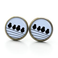 Ohrstecker, Ohrhänger, Clipse & Druckknopf – Motiv 4 Vögel auf dem Drahtseil Blau – Schmuck aus Edelstahl Ohrstecker, Ohrhänger, Clipse & Druckknopf - Motiv 4 Vögel auf dem Drahtseil Blau - Schmuck aus Edelstahl
