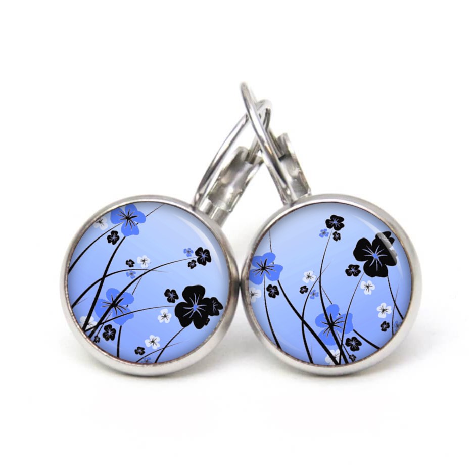 Ohrstecker, Ohrhänger, Clipse & Druckknopf – Motiv zart blaue Blumenwiese – Schmuck aus Edelstahl Ohrstecker, Ohrhänger, Clipse & Druckknopf – Motiv zart blaue Blumenwiese – Schmuck aus Edelstahl