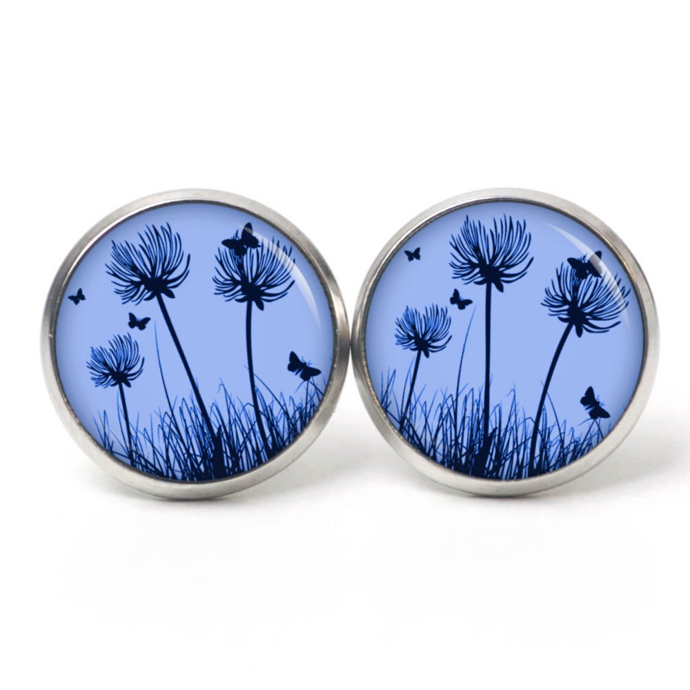 Ohrstecker, Ohrhänger, Clipse & Druckknopf – Motiv zarte Pusteblume in Jeansblau – Schmuck aus Edelstahl Ohrstecker, Ohrhänger, Clipse & Druckknopf – Motiv zarte Pusteblume in Jeansblau – Schmuck aus Edelstahl