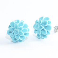 Chrysanthemen Ohrstecker Türkis – Handmade Edelstahl | Blumenohrringe von Just Trisha | Kleine Auflage Geschenkidee