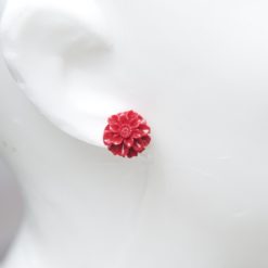 Chrysanthemen Ohrstecker Rot – Handmade Edelstahl | Blumenohrringe von Just Trisha | Kleine Auflage Geschenkidee Chrysanthemen Ohrstecker Rot – Handmade Edelstahl | Blumenohrringe von Just Trisha | Kleine Auflage Geschenkidee