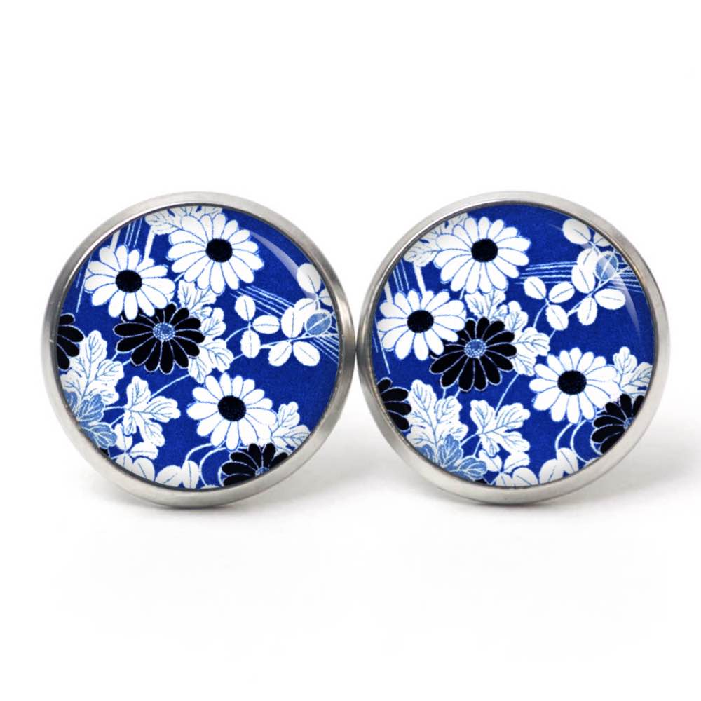 Ohrstecker, Ohrhänger, Clipse & Druckknopf – Motiv Weiß blaue Margeriten – Schmuck aus Edelstahl Ohrstecker, Ohrhänger, Clipse & Druckknopf – Motiv Weiß blaue Margeriten – Schmuck aus Edelstahl