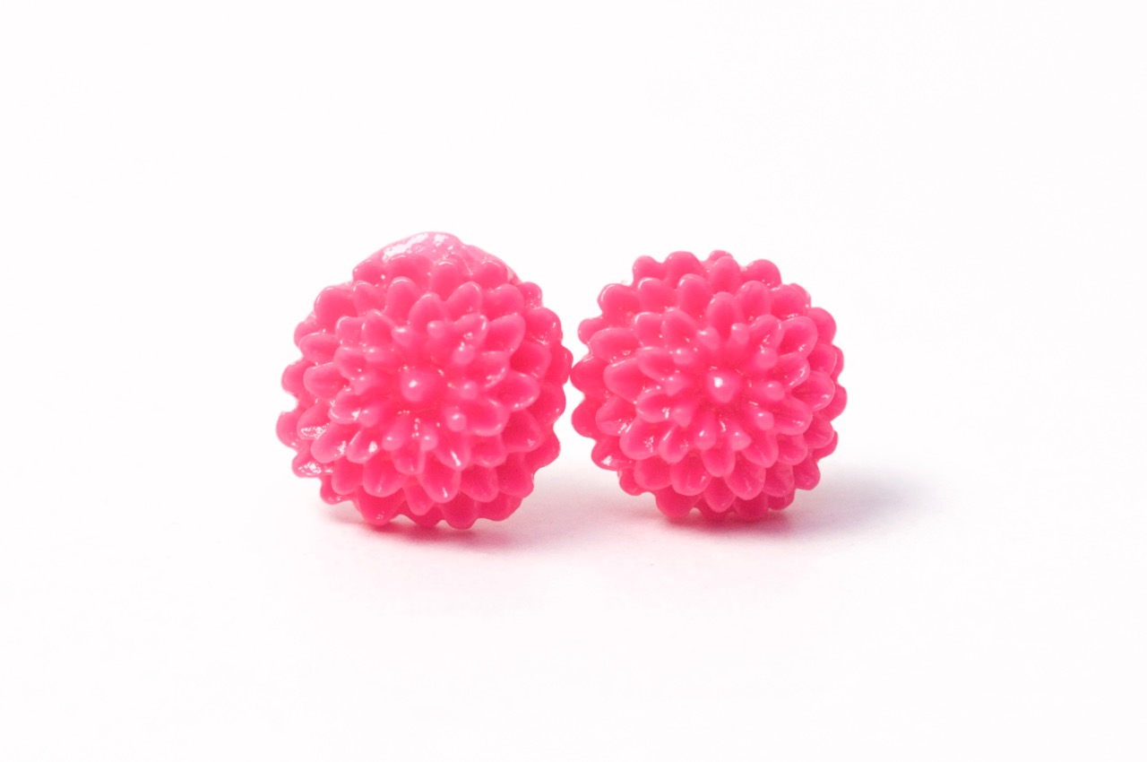 Blumen Ohrstecker Pink 10mm – Handmade Edelstahl | Zarte Blüten von Just Trisha | Kleine Auflage Geschenkidee Blumen Ohrstecker Pink 10mm – Handmade Edelstahl | Zarte Blüten von Just Trisha | Kleine Auflage Geschenkidee