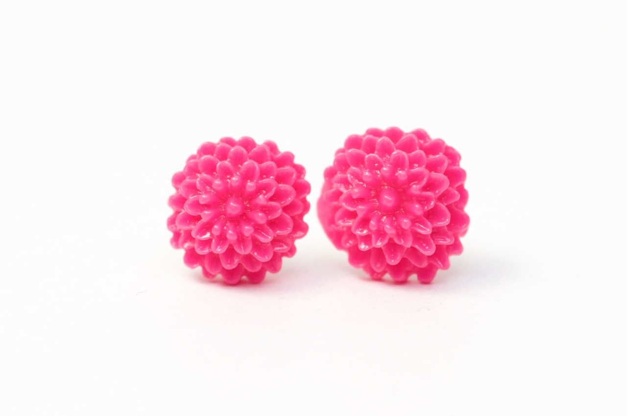 Blumen Ohrstecker Pink 10mm – Handmade Edelstahl | Zarte Blüten von Just Trisha | Kleine Auflage Geschenkidee Blumen Ohrstecker Pink 10mm – Handmade Edelstahl | Zarte Blüten von Just Trisha | Kleine Auflage Geschenkidee