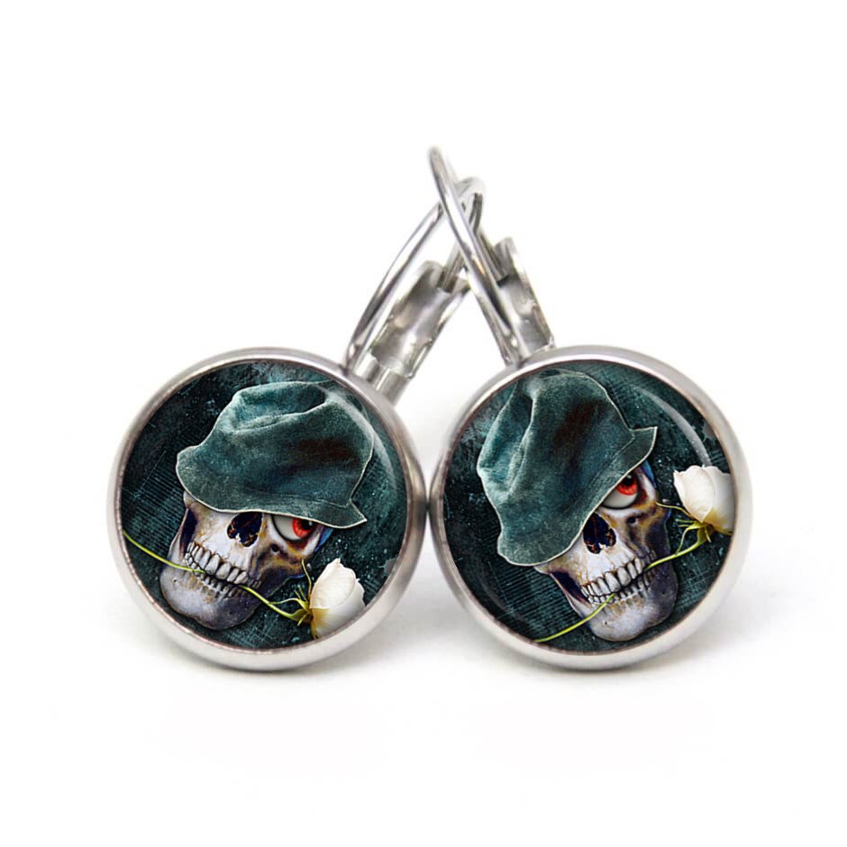 Ohrstecker, Ohrhänger, Clipse & Druckknopf – Motiv Totenkopf mit weißer Rose – Schmuck aus Edelstahl Ohrstecker, Ohrhänger, Clipse & Druckknopf – Motiv Totenkopf mit weißer Rose – Schmuck aus Edelstahl