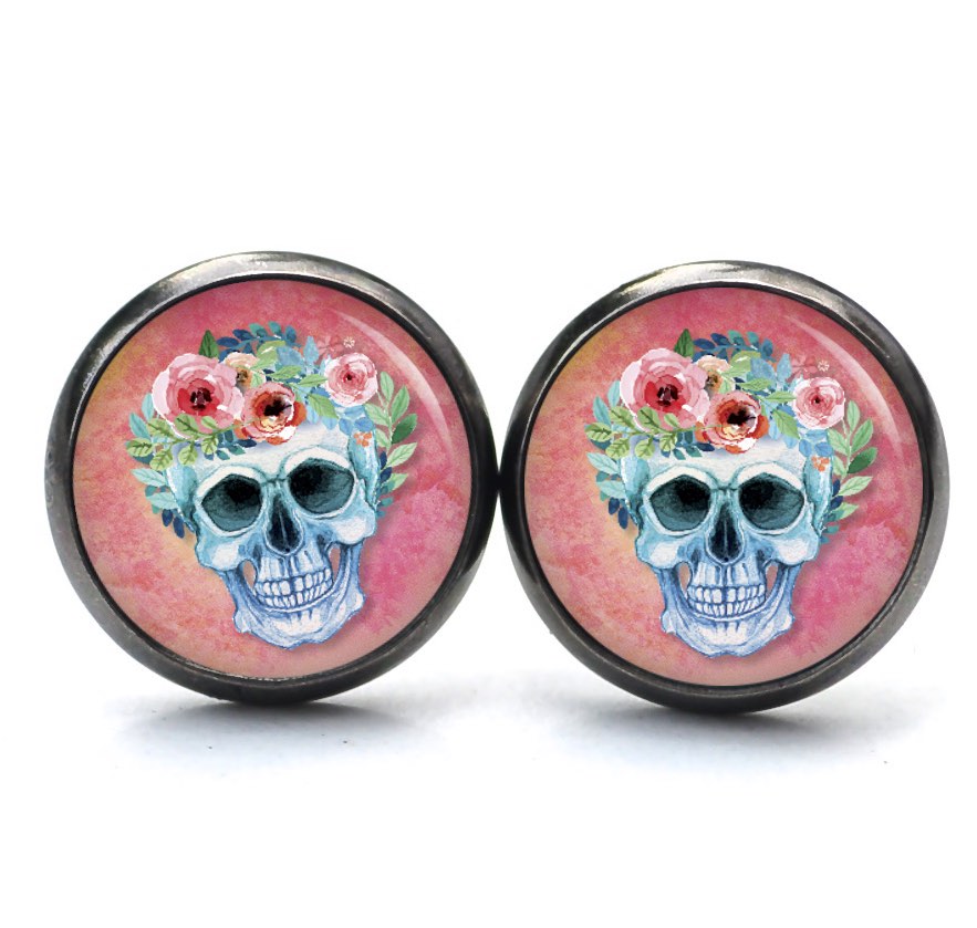 Ohrstecker, Ohrhänger, Clipse & Druckknopf – Motiv Totenkopf mit Blumen Frühling Rosarot – Schmuck aus Edelstahl Ohrstecker, Ohrhänger, Clipse & Druckknopf – Motiv Totenkopf mit Blumen Frühling Rosarot – Schmuck aus Edelstahl