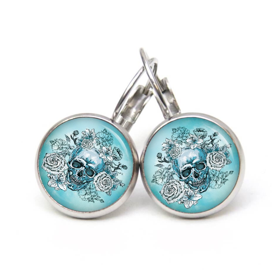 Ohrstecker, Ohrhänger, Clipse & Druckknopf – Motiv Totenkopf mit Blumen Frühling Hellblau – Schmuck aus Edelstahl Ohrstecker, Ohrhänger, Clipse & Druckknopf – Motiv Totenkopf mit Blumen Frühling Hellblau – Schmuck aus Edelstahl