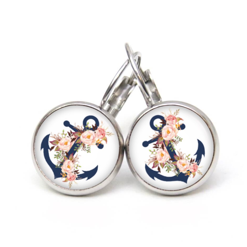 Blaue Anker Ohrringe aus Edelstahl – Maritimes Blumen Motiv – Just Trisha Blaue Anker Ohrringe aus Edelstahl - Maritimes Blumen Motiv - Just Trisha
