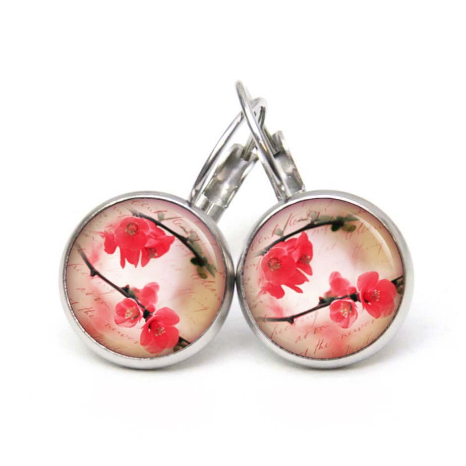 Ohrstecker, Ohrhänger, Clipse & Druckknopf mit romantischen Sakura Blüten – Schmuck aus Edelstahl von Just Trisha Ohrstecker, Ohrhänger, Clipse & Druckknopf mit romantischen Sakura Blüten – Schmuck aus Edelstahl von Just Trisha