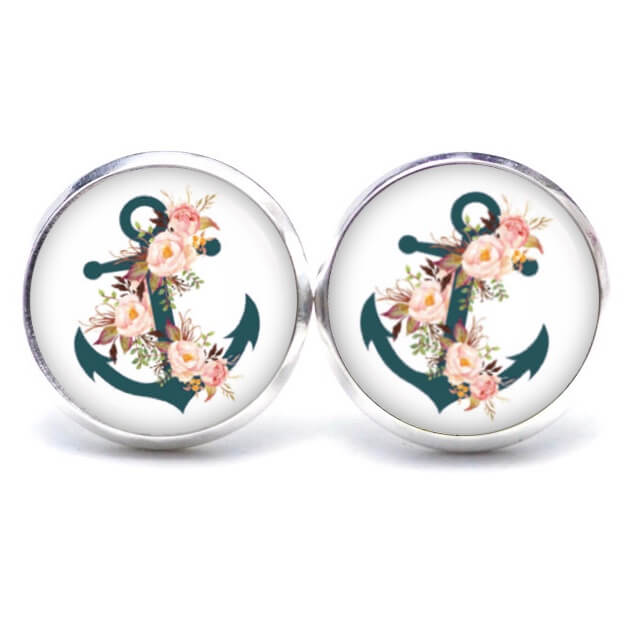 Emerald Anker Ohrringe aus Edelstahl – Maritimes Blumen Motiv – Just Trisha Emerald Anker Ohrringe aus Edelstahl - Maritimes Blumen Motiv - Just Trisha