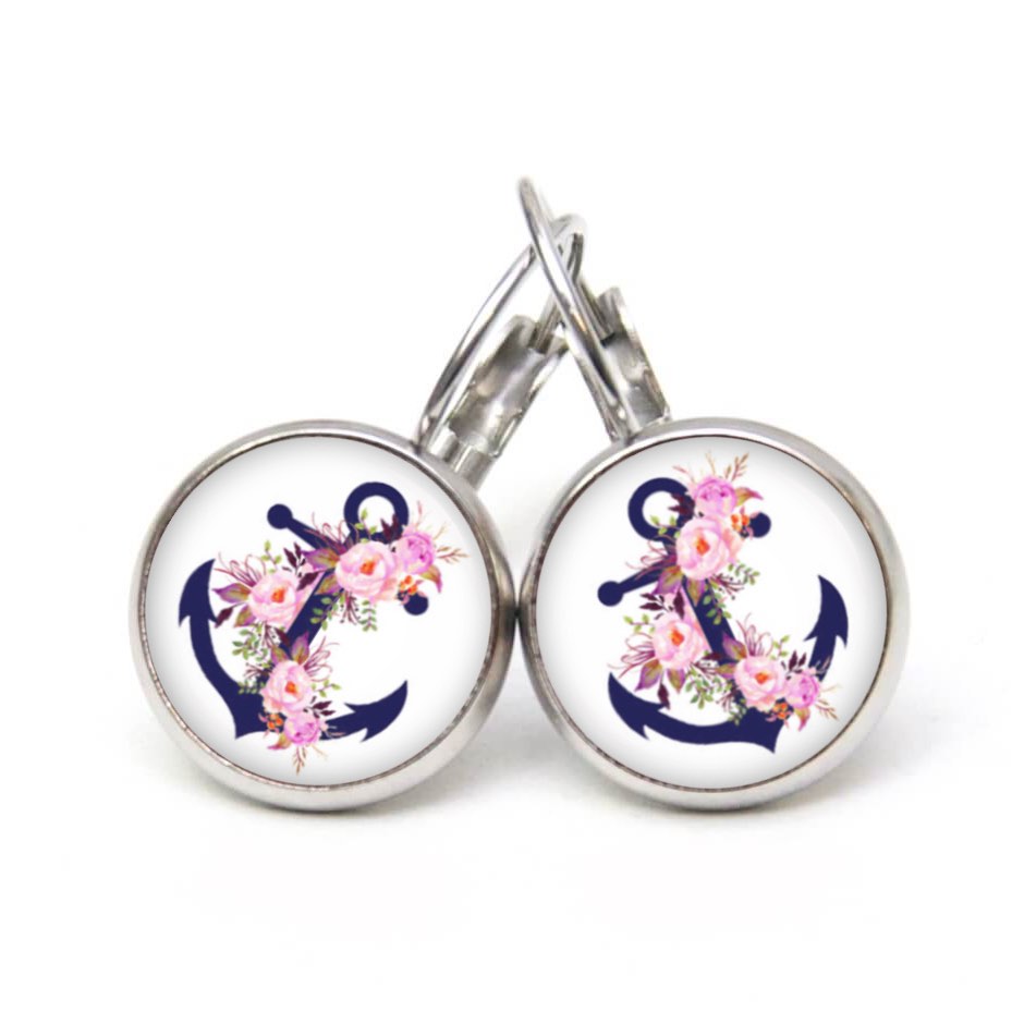 Blauer Anker Ohrringe aus Edelstahl – Maritimes Blumen Motiv – Just Trisha Blauer Anker Ohrringe aus Edelstahl - Maritimes Blumen Motiv - Just Trisha