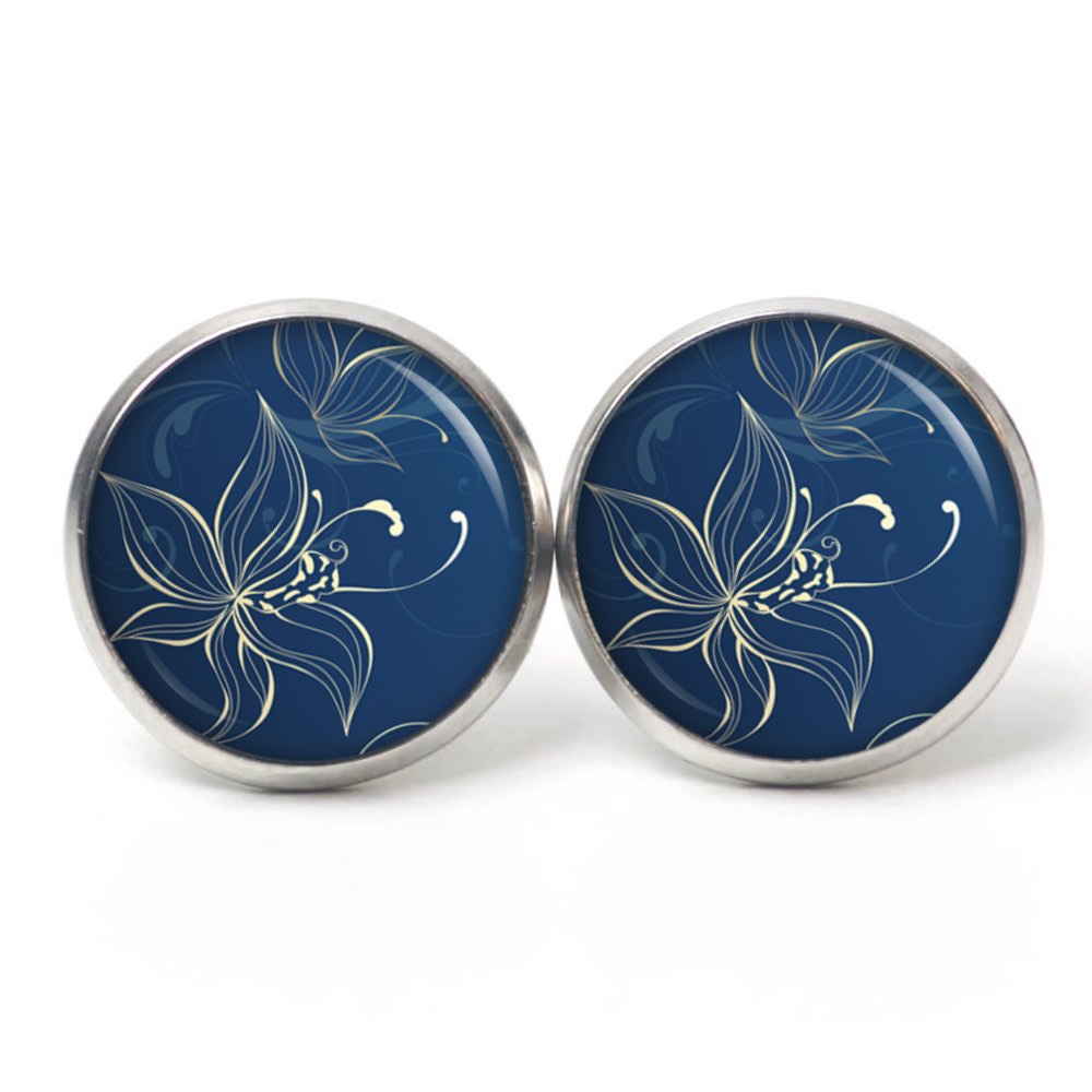 Ohrstecker, Ohrhänger, Clipse & Druckknopf – Motiv Zarte Lilie in Blau – Schmuck aus Edelstahl Ohrstecker, Ohrhänger, Clipse & Druckknopf – Motiv Zarte Lilie in Blau – Schmuck aus Edelstahl