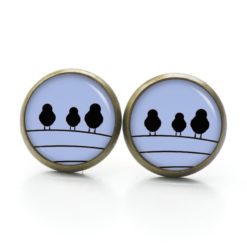 Ohrstecker, Ohrhänger, Clipse & Druckknopf – Motiv 3 Vögel auf dem Drahtseil Blau – Schmuck aus Edelstahl Ohrstecker, Ohrhänger, Clipse & Druckknopf – Motiv 3 Vögel auf dem Drahtseil Blau – Schmuck aus Edelstahl
