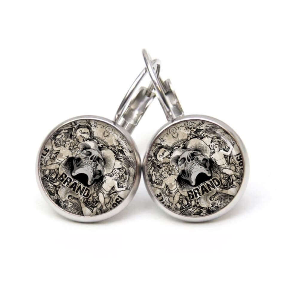 Ohrstecker, Ohrhänger, Clipse & Druckknopf – Motiv Totenkopf mit 2 Jungen – Schmuck aus Edelstahl Ohrstecker, Ohrhänger, Clipse & Druckknopf – Motiv Totenkopf mit 2 Jungen – Schmuck aus Edelstahl