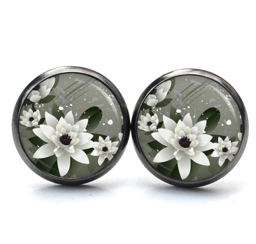 Ohrstecker, Ohrhänger, Clipse & Druckknopf – Motiv Seerosen in grau und weiß – Schmuck aus Edelstahl Ohrstecker, Ohrhänger, Clipse & Druckknopf – Motiv Seerosen in grau und weiß – Schmuck aus Edelstahl