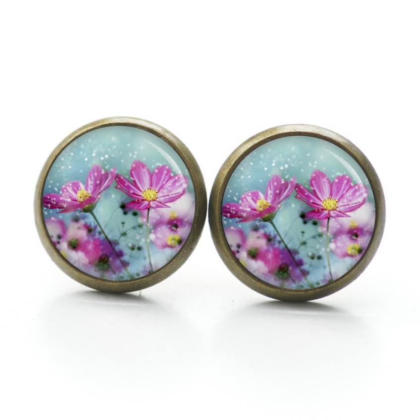 Ohrstecker, Ohrhänger, Clipse & Druckknopf – Motiv Rosa Margeriten – Schmuck aus Edelstahl Ohrstecker, Ohrhänger, Clipse & Druckknopf – Motiv Rosa Margeriten – Schmuck aus Edelstahl