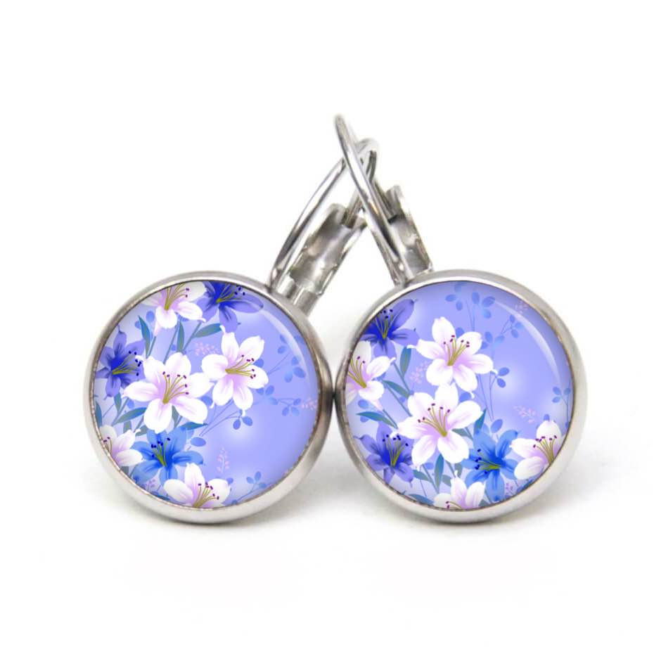 Ohrstecker, Ohrhänger, Clipse & Druckknopf – Motiv Blumen in blau und creme – Schmuck aus Edelstahl Ohrstecker, Ohrhänger, Clipse & Druckknopf – Motiv Blumen in blau und creme – Schmuck aus Edelstahl