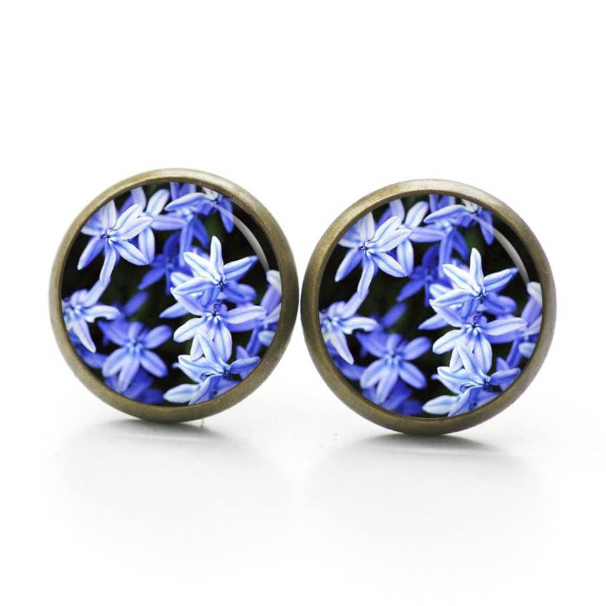 Ohrstecker, Ohrhänger, Clipse & Druckknopf – Motiv Hellblaue Blumen – Schmuck aus Edelstahl Ohrstecker, Ohrhänger, Clipse & Druckknopf – Motiv Hellblaue Blumen – Schmuck aus Edelstahl