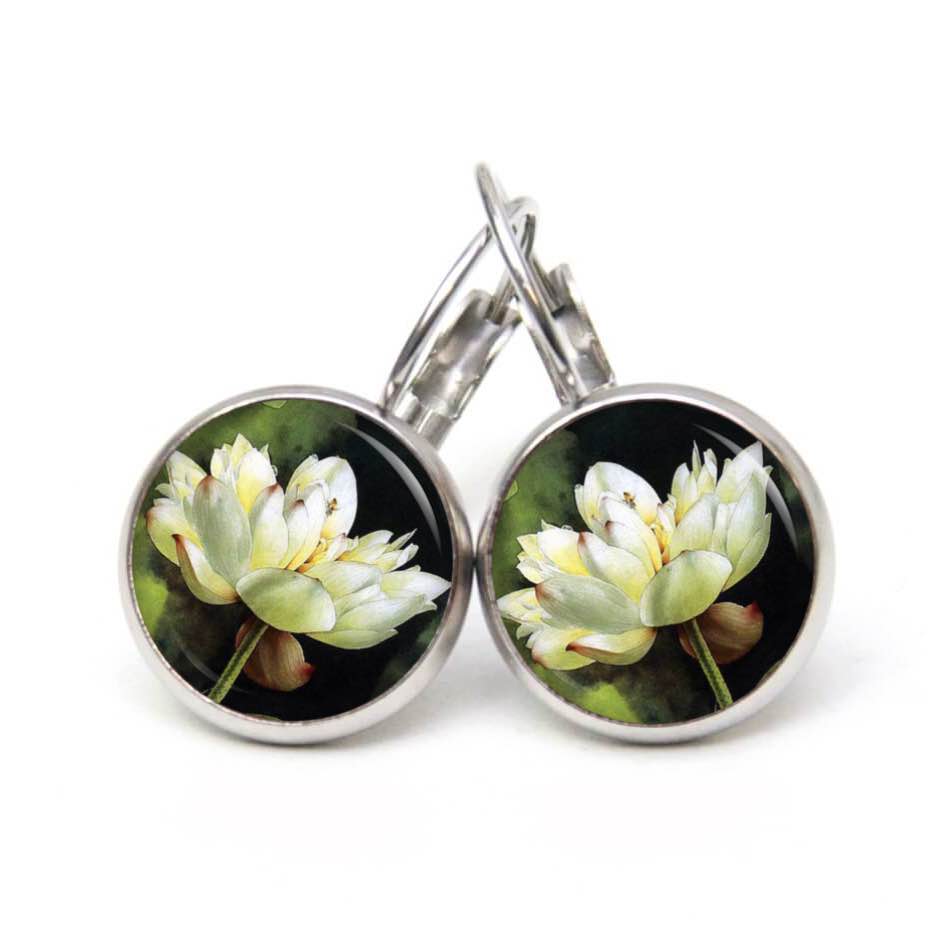 Ohrstecker, Ohrhänger, Clipse & Druckknopf – Motiv Weiße Seerose – Schmuck aus Edelstahl Ohrstecker, Ohrhänger, Clipse & Druckknopf – Motiv Weiße Seerose – Schmuck aus Edelstahl