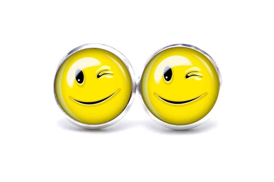 Druckknopf Ohrstecker Ohrhänger lustig zwinkernder Smiley Druckknopf Ohrstecker Ohrhänger lustig zwinkernder Smiley