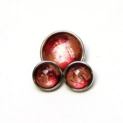 Druckknopf handbemalt in hellem bordeaux und beige für Druckknopfschmuck