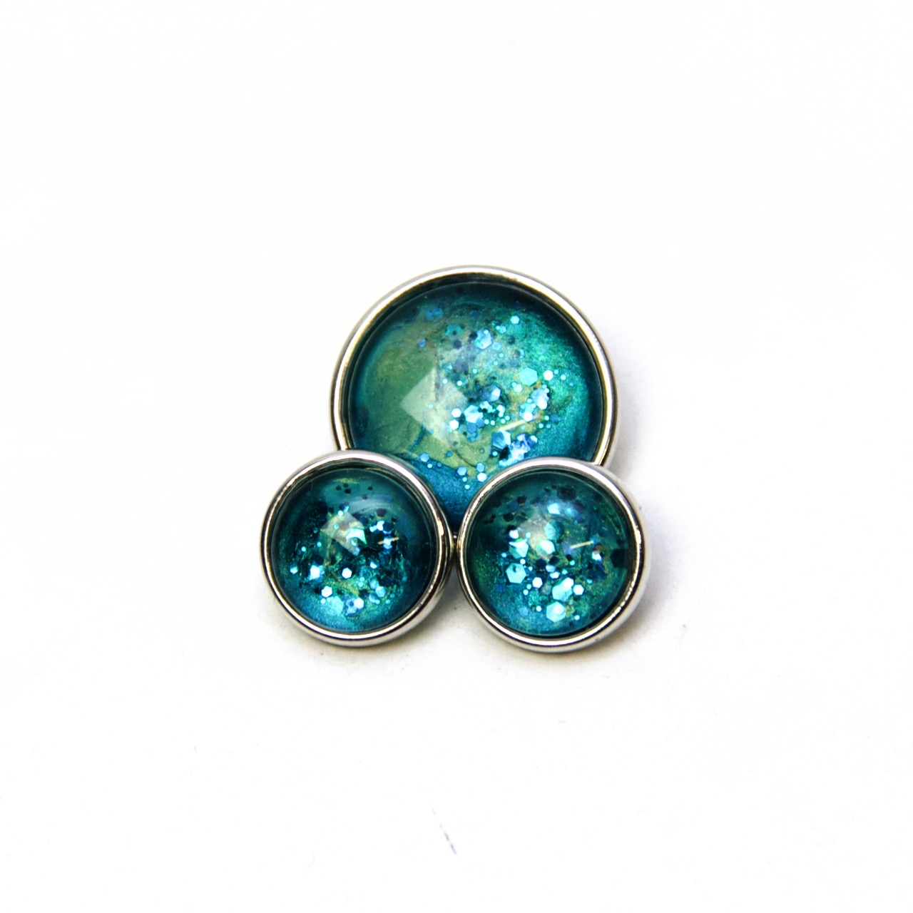 Druckknopf handbemalt grün türkis schimmernd mit Glitzer für Druckknopfschmuck Druckknopf handbemalt grün türkis schimmernd mit Glitzer für Druckknopfschmuck