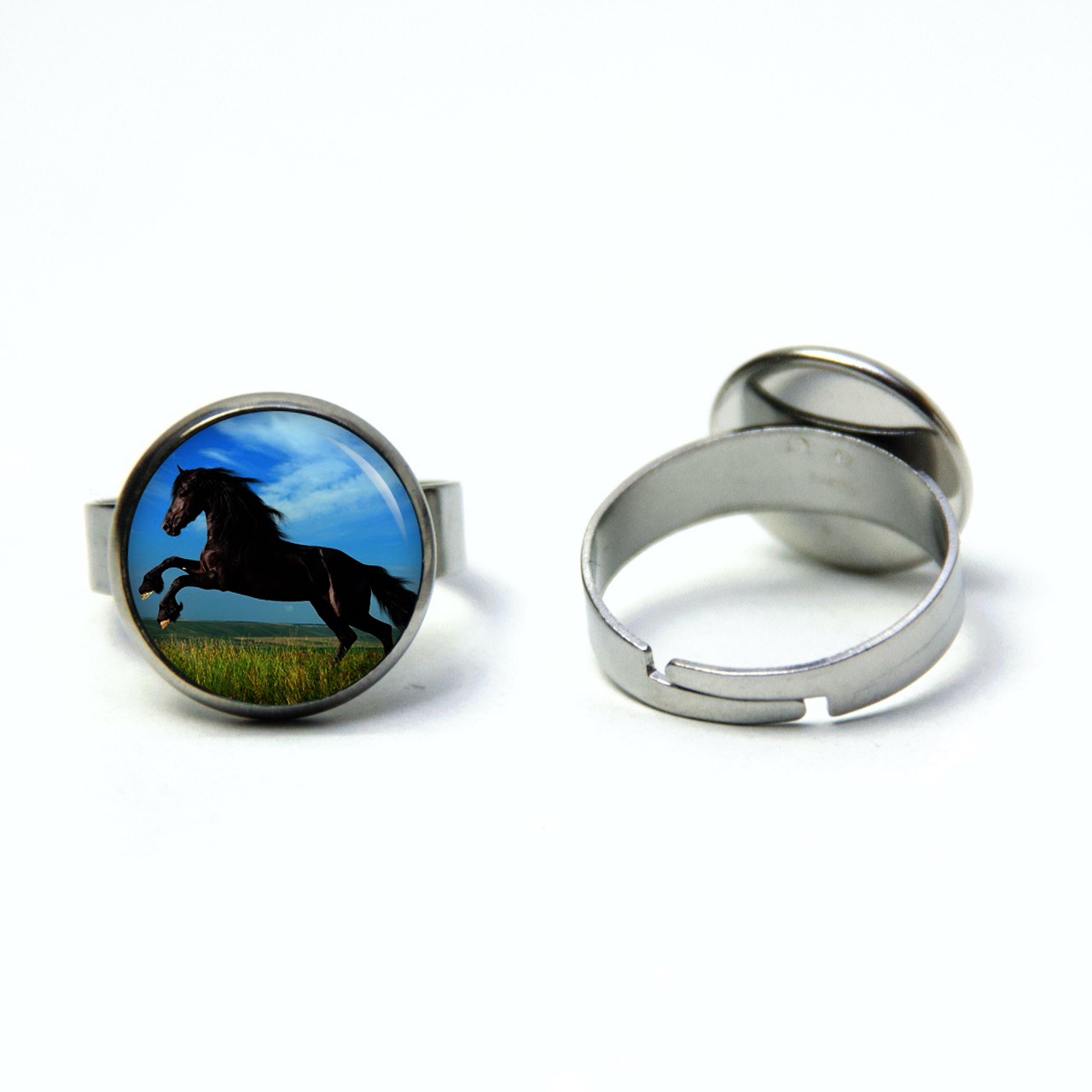 Edelstahl Ring springendes schwarzes Pferd – verschiedene Größen Edelstahl Ring springendes schwarzes Pferd - verschiedene Größen