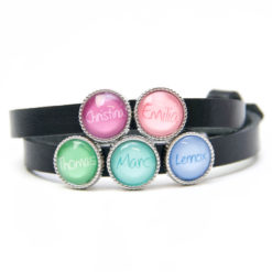 Personalisiertes Lederarmband schwarz mit 5 Wunsch Namen - Geschenkidee - Just Trisha