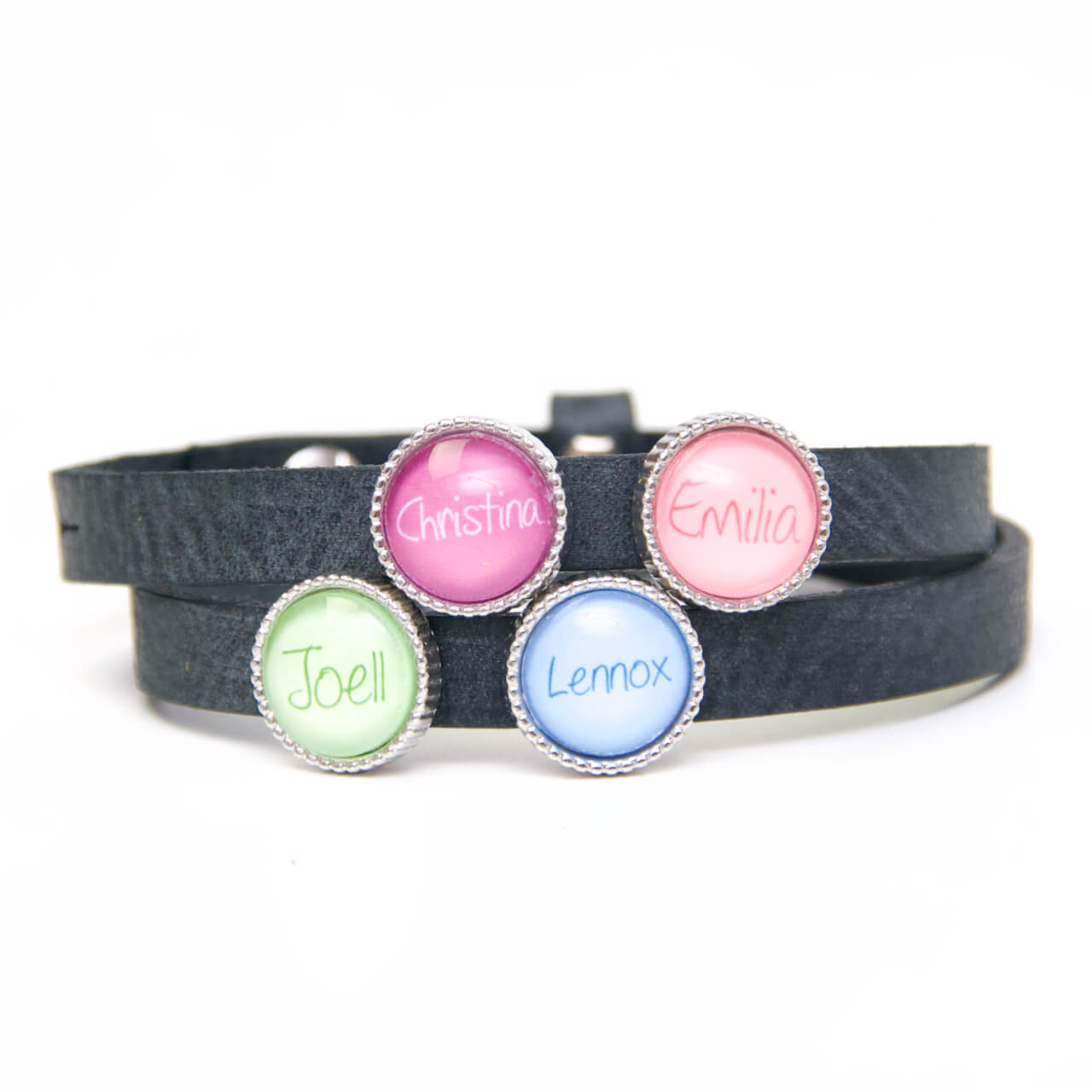 Personalisiertes Lederarmband mit 4 Wunschtext Schiebeperlen – personalisiert – Just Trisha Personalisiertes Lederarmband mit 4 Wunschtext Schiebeperlen - personalisiert - Just Trisha