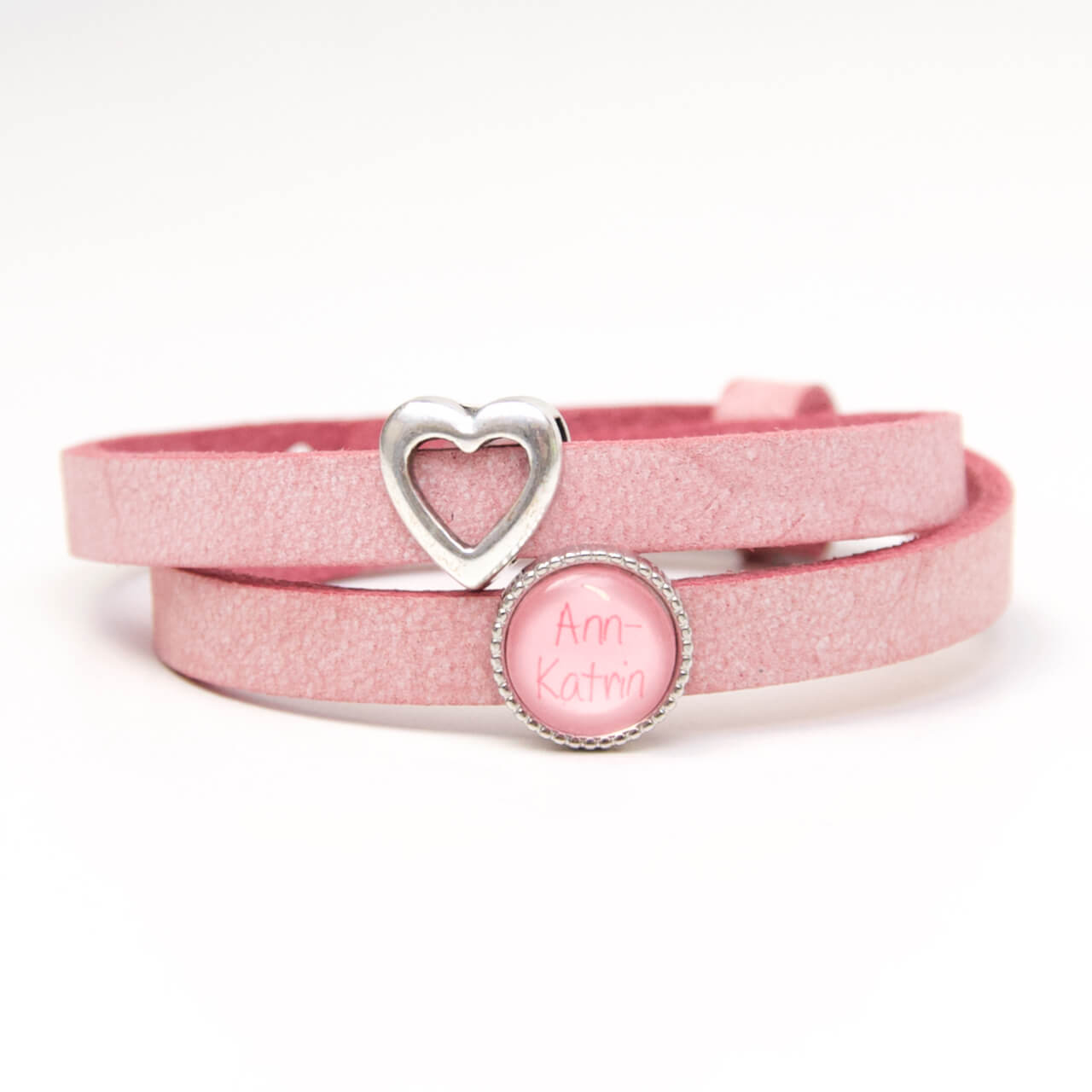 Personalisiertes Lederarmband mit 1 Wunsch Namen und Herz – Geschenkidee – Just Trisha Personalisiertes Lederarmband mit 1 Wunsch Namen und Herz - Geschenkidee - Just Trisha