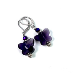 Edelstahl Ohrringe mit zauberhaften Schmetterlings Kristall violett Edelstahl Ohrringe mit zauberhaften Schmetterlings Kristall violett