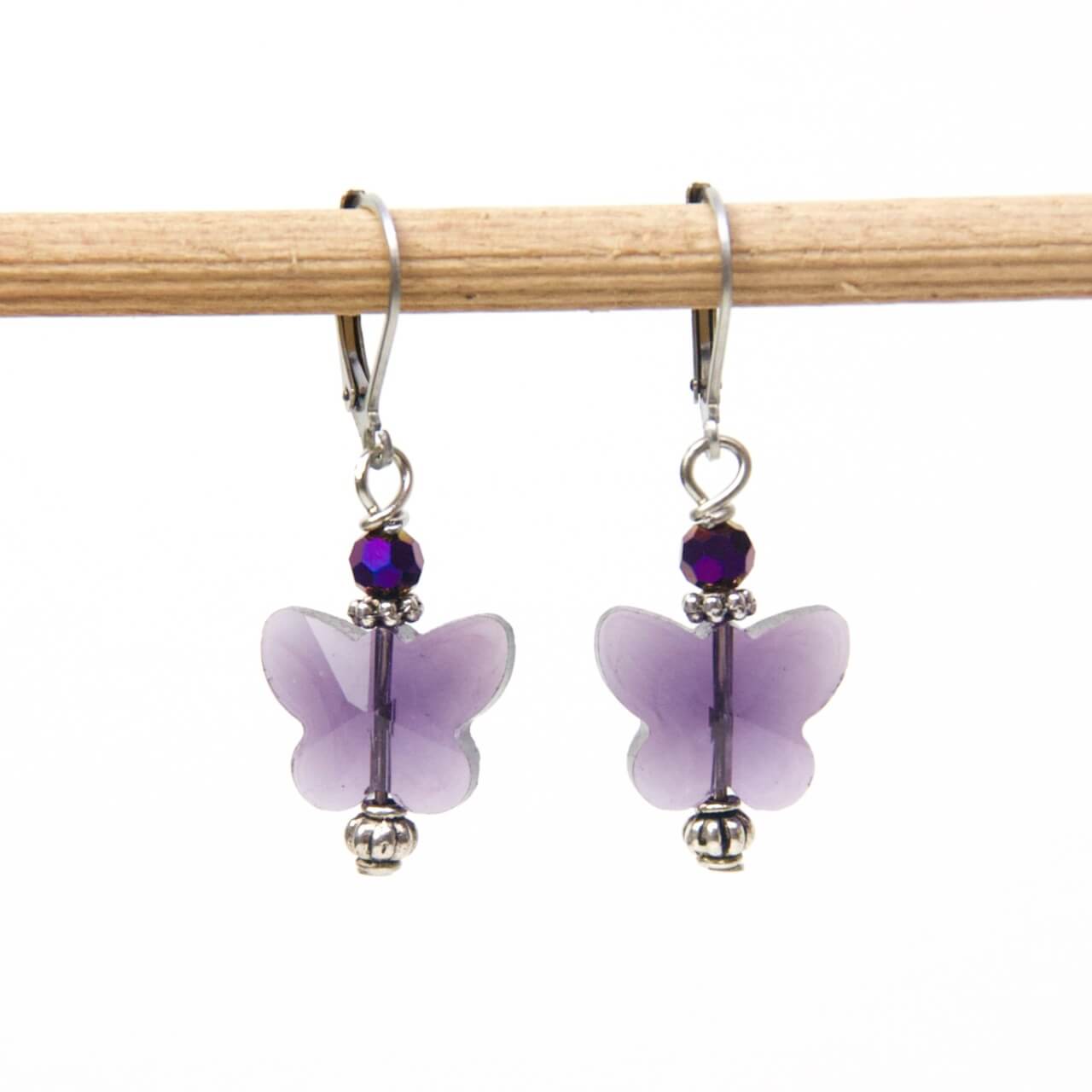 Edelstahl Ohrringe mit zauberhaften Schmetterlings Kristall violett Edelstahl Ohrringe mit zauberhaften Schmetterlings Kristall violett