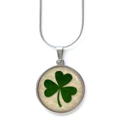 Edelstahl Kette mit Kleeblatt in grün und beige - Glücksbringer