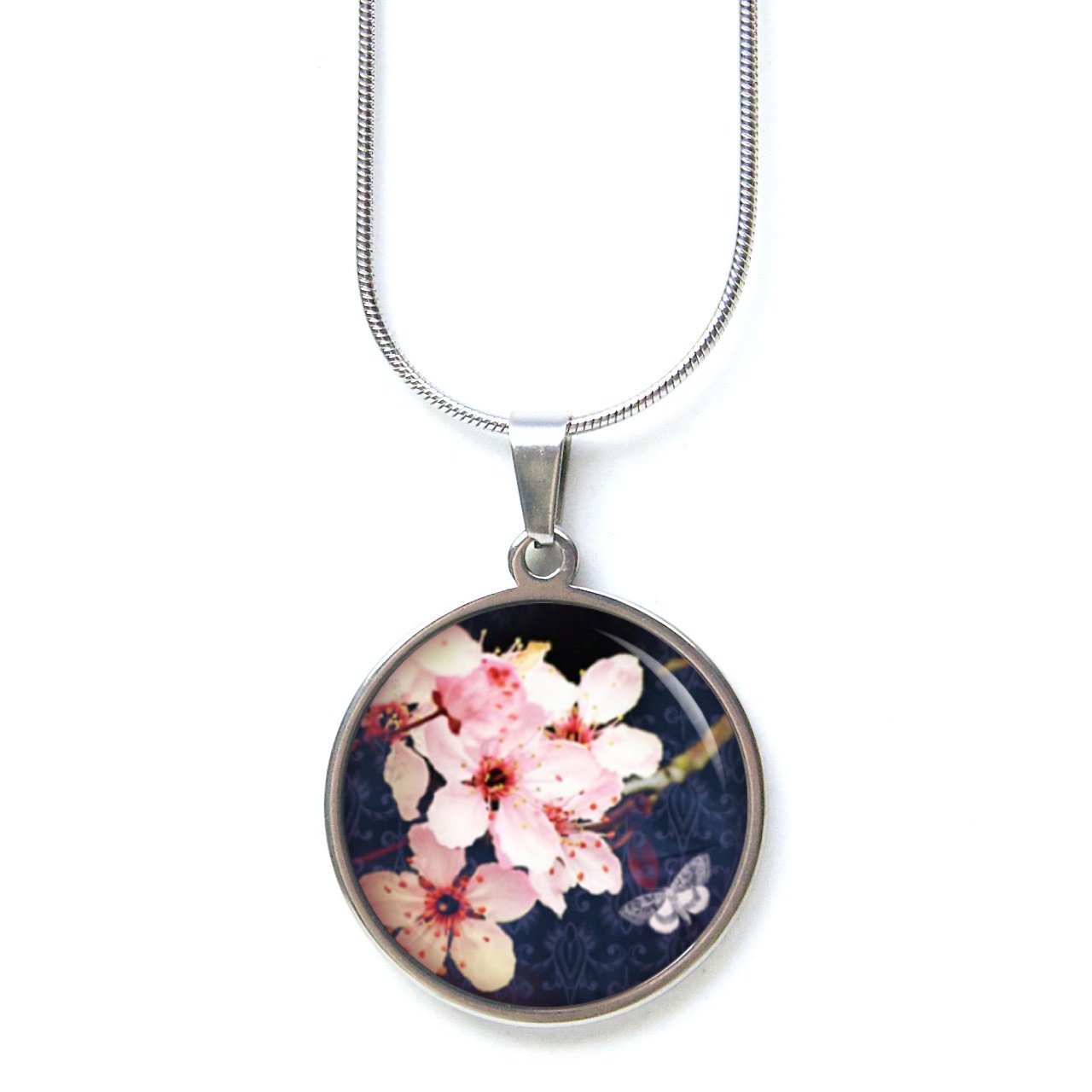 Dunkelblaue Kirschblüten Kette aus Edelstahl – handgemachte Blumen Halskette | Just Trisha Dunkelblaue Kirschblüten Kette aus Edelstahl – handgemachte Blumen Halskette | Just Trisha