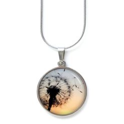 Pusteblume Schmuckset – Kette & Ohrringe mit Löwenzahn Motiv – Edelstahl Halskette und Ohrstecker – Geschenk für Naturliebhaber Edelstahl Kette große Pusteblume bei Sonnenuntergang - handgemachte Halskette - Just Trisha