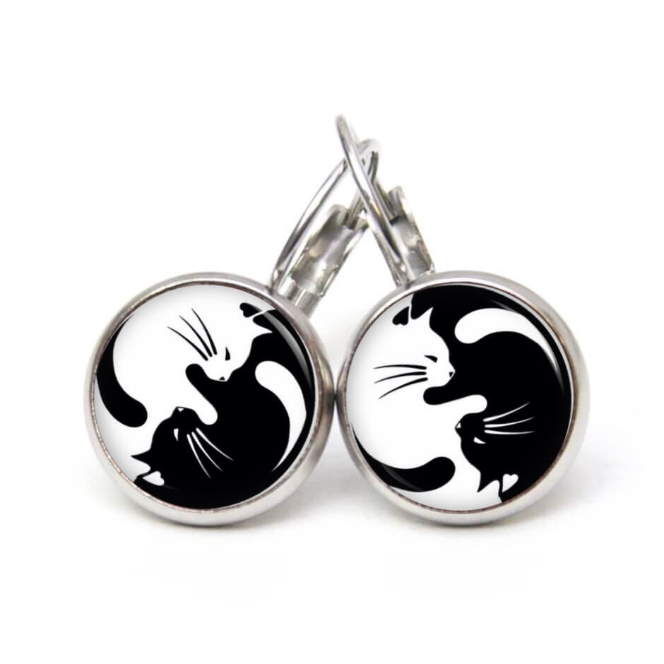 Ohrstecker, Ohrhänger, Clipse & Druckknopf – Motiv Yin Yang Katze schwarz und weiß – Schmuck aus Edelstahl Ohrstecker, Ohrhänger, Clipse & Druckknopf – Motiv Yin Yang Katze schwarz und weiß – Schmuck aus Edelstahl
