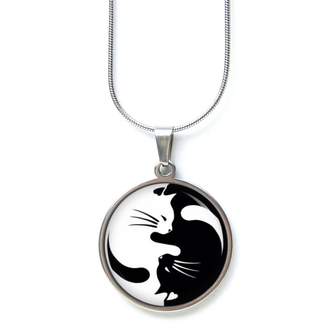 Yin Yang Katzen Schmuckset – Kette & Ohrringe mit Katze Motiv – Edelstahl Halskette und Ohrstecker –Geschenk für Katzenliebhaber Edelstahl Kette Ying Yang Katzen in schwarz und weiß - handgemachte Halskette - Just Trisha