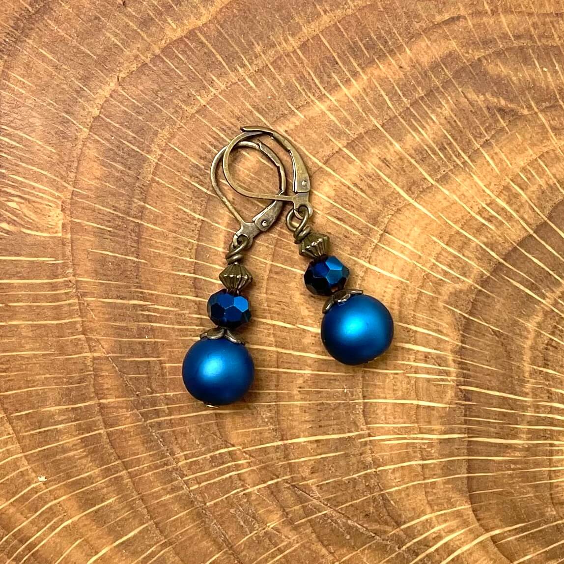 Vintage Ohrringe Bronze mit blauen Glasschliffperlen Vintage Ohrringe Bronze mit blauen Glasschliffperlen