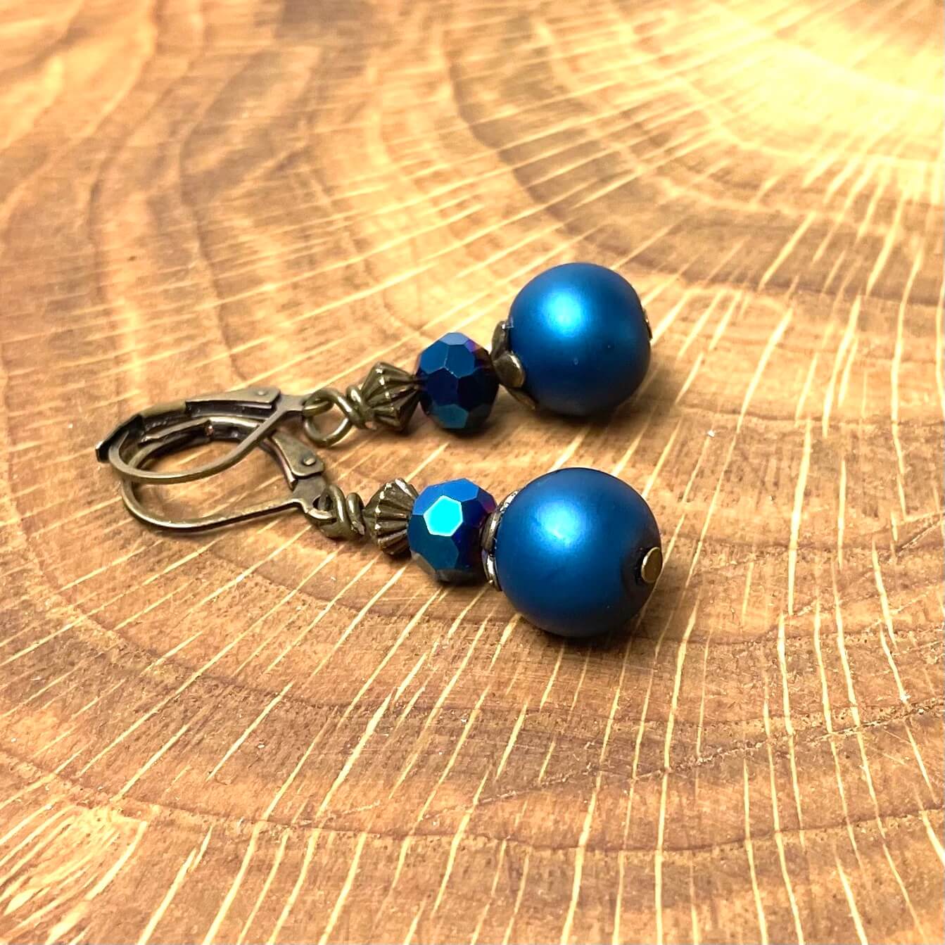 Vintage Ohrringe Bronze mit blauen Glasschliffperlen Vintage Ohrringe Bronze mit blauen Glasschliffperlen