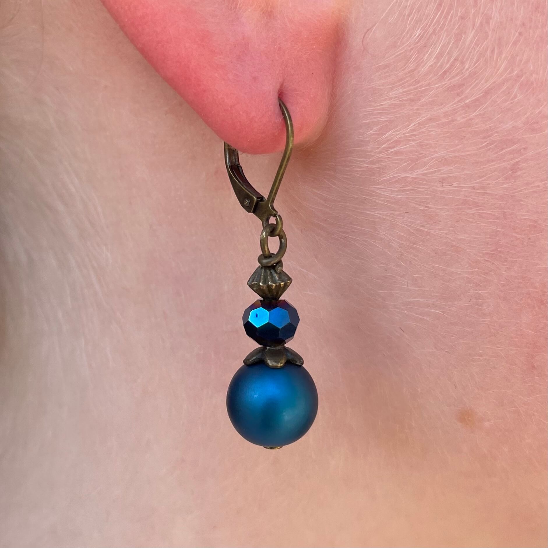 Vintage Ohrringe Bronze mit blauen Glasschliffperlen Vintage Ohrringe Bronze mit blauen Glasschliffperlen