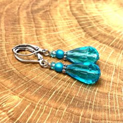 Edelstahl tropfen Ohrringe mit hellblauer Glasschliffperle im Vintage Stil Edelstahl tropfen Ohrringe mit hellblauer Glasschliffperle im Vintage Stil