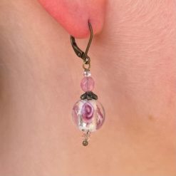 Vintage Ohrringe Bronze rosa mit Rosen Lampwork Perle Vintage Ohrringe Bronze rosa mit Rosen Lampwork Perle