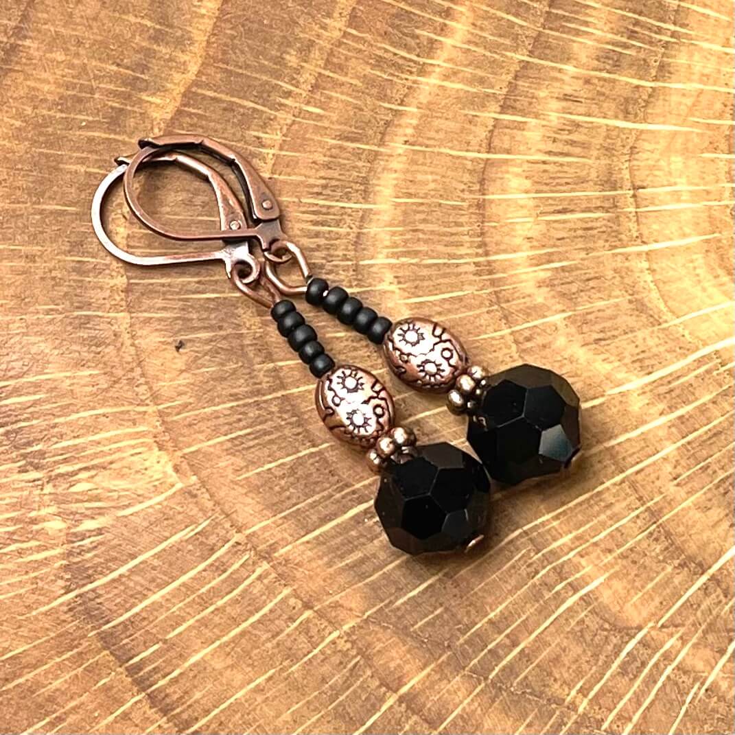 Vintage Ohrringe Kupfer mit böhmischen Glasschliffperlen in schwarz Vintage Ohrringe Kupfer mit böhmischen Glasschliffperlen in schwarz