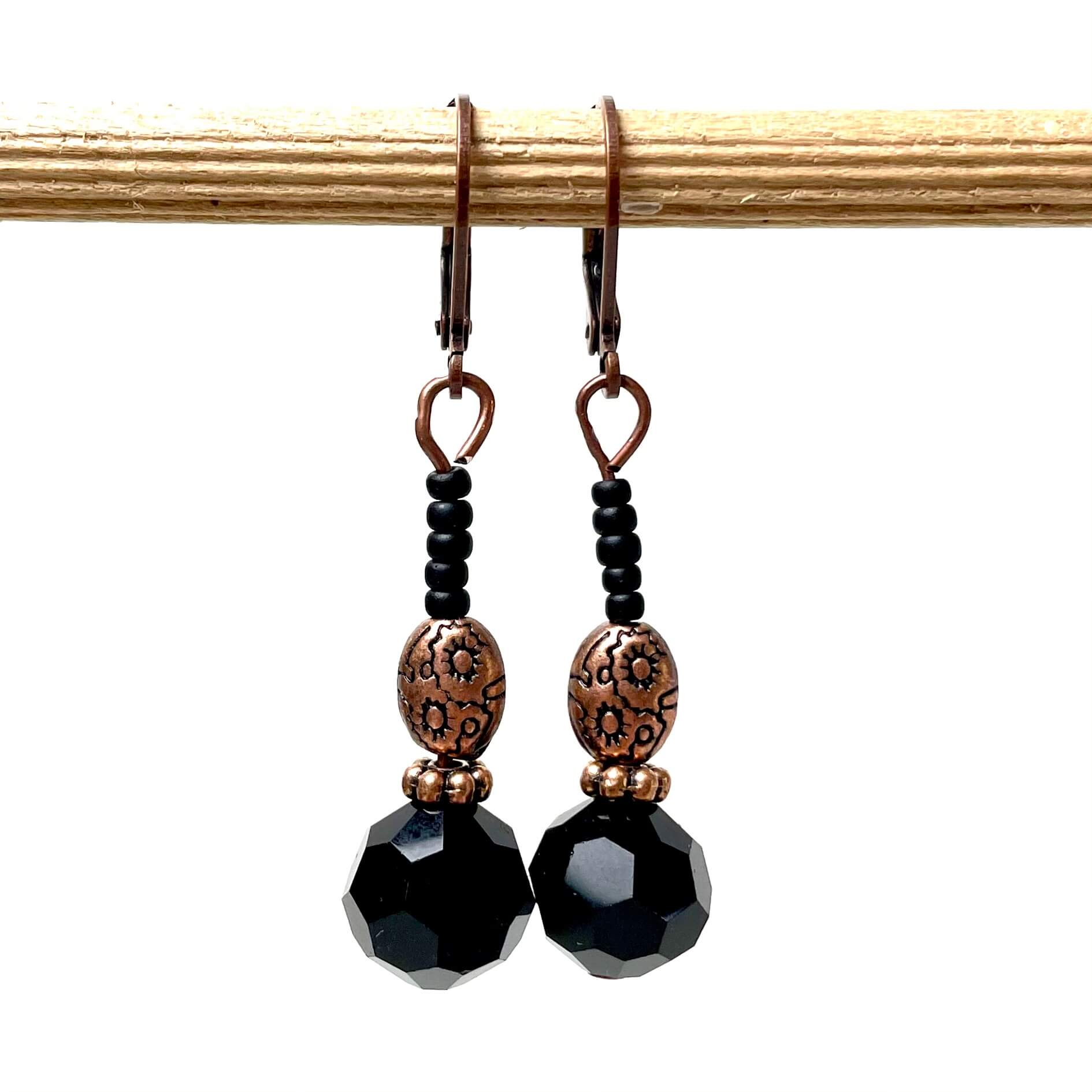 Vintage Ohrringe Kupfer mit böhmischen Glasschliffperlen in schwarz Vintage Ohrringe Kupfer mit böhmischen Glasschliffperlen in schwarz