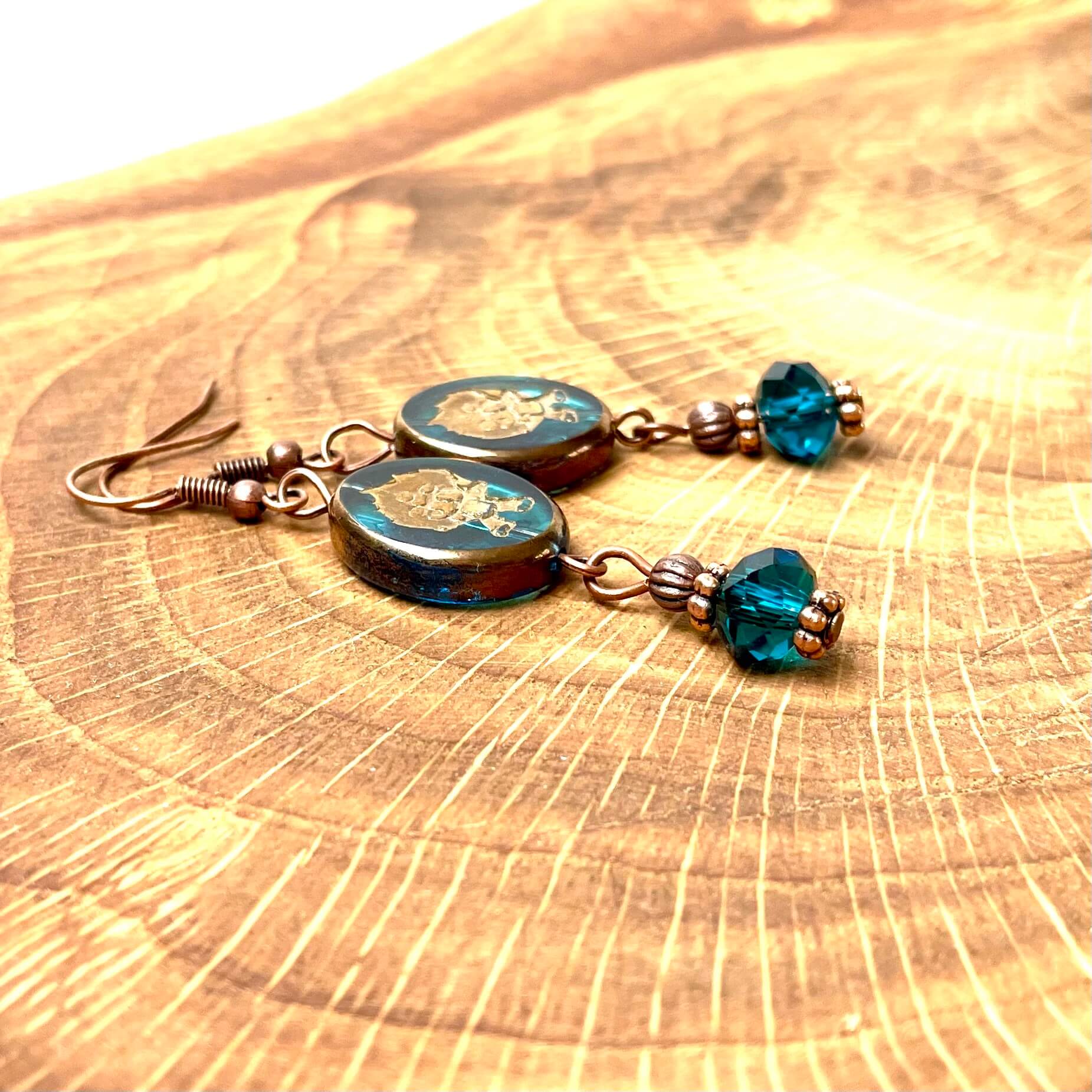 Vintage Ohrringe Kupfer mit Glasperlen in blau türkis Vintage Ohrringe Kupfer mit Glasperlen in blau türkis