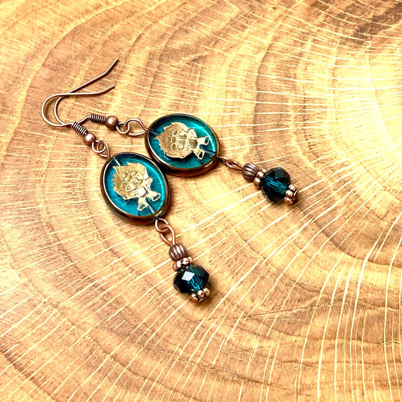 Vintage Ohrringe Kupfer mit Glasperlen in blau türkis Vintage Ohrringe Kupfer mit Glasperlen in blau türkis