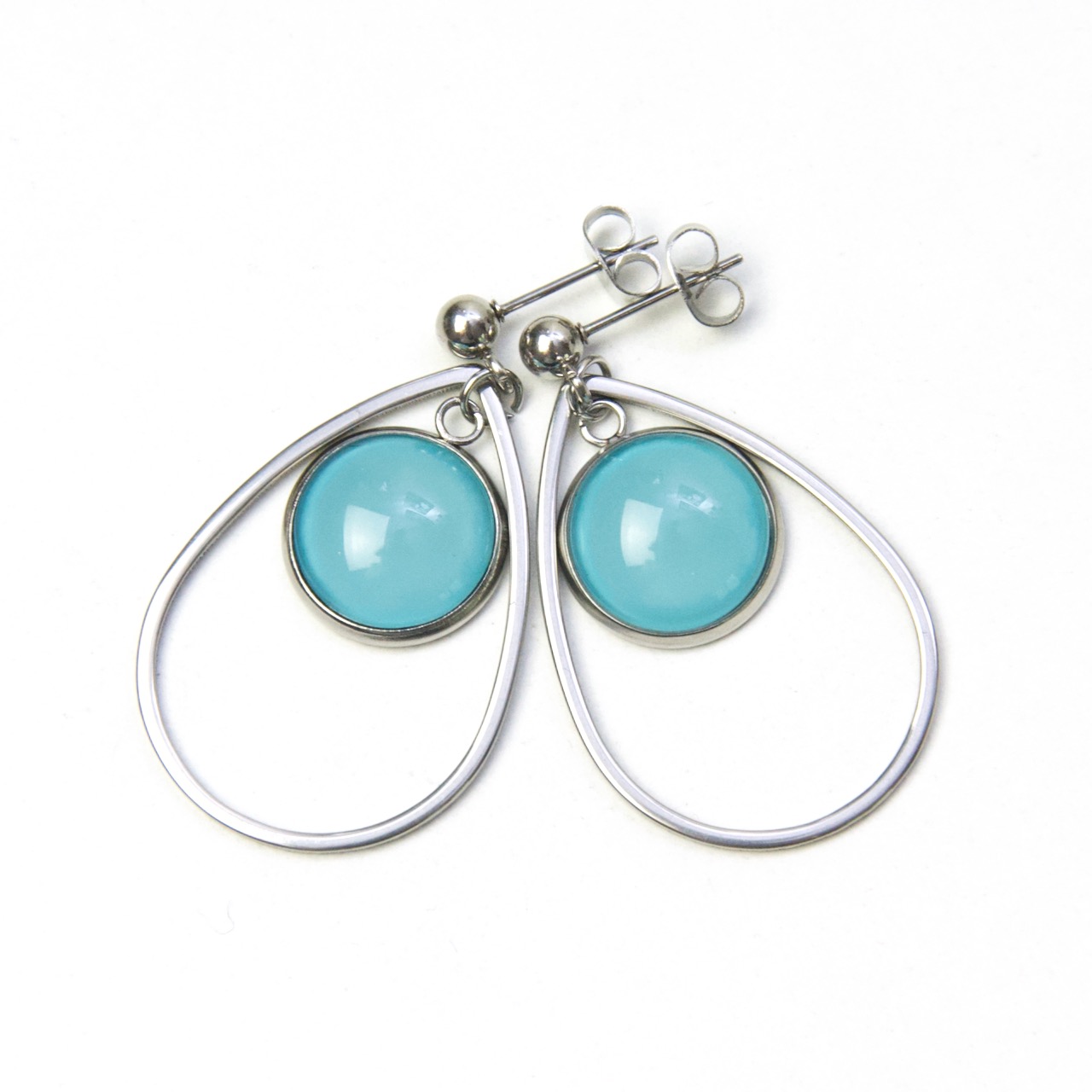 Elegante Edelstahl Ohrringe mit farbigen Perlen – Farbwahl Elegante Edelstahl Ohrringe mit farbigen Perlen - Farbwahl