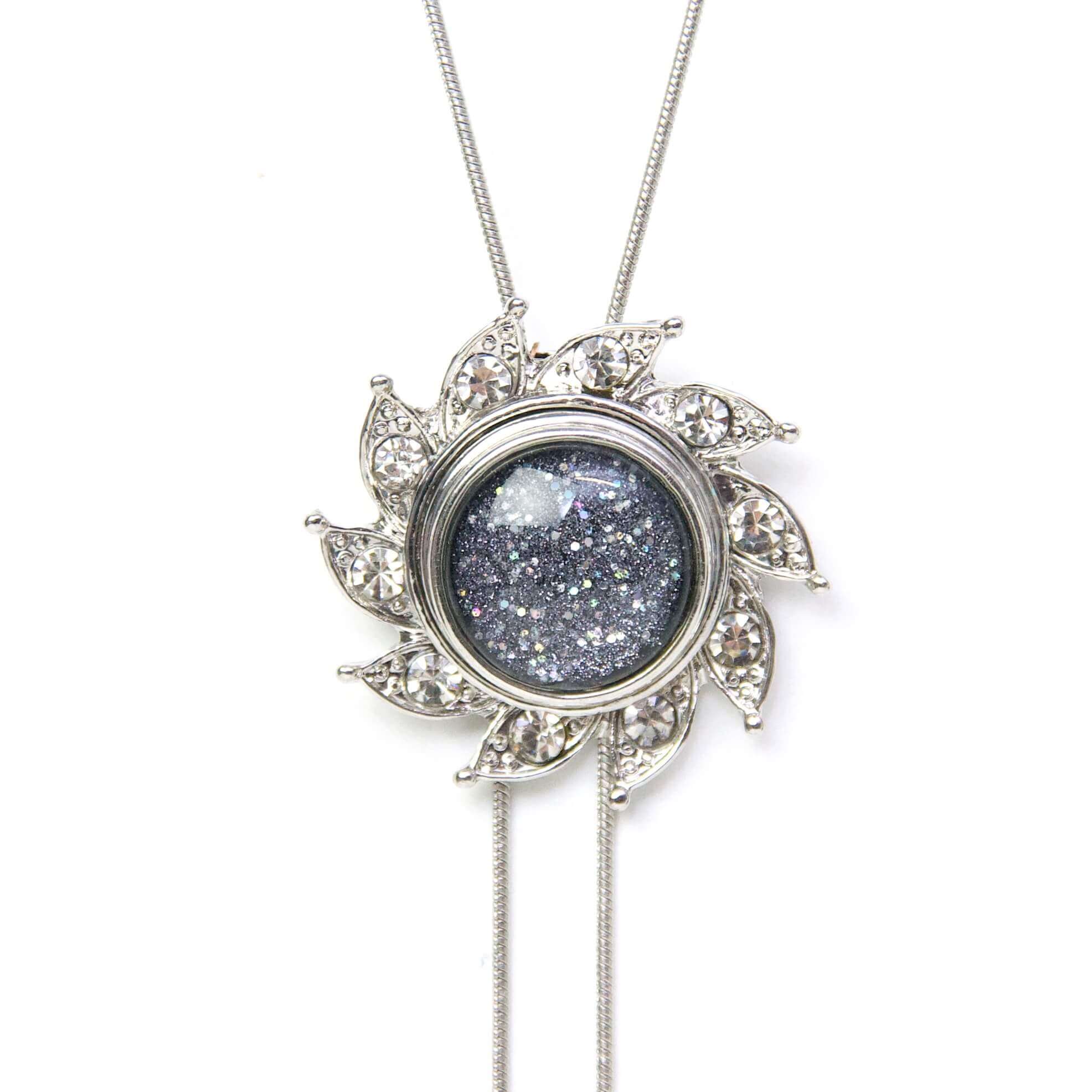 Verstellbare Y-Kette mit Strass für 16mm Druckknopf Verstellbare Y-Kette mit Strass für 16mm Druckknopf