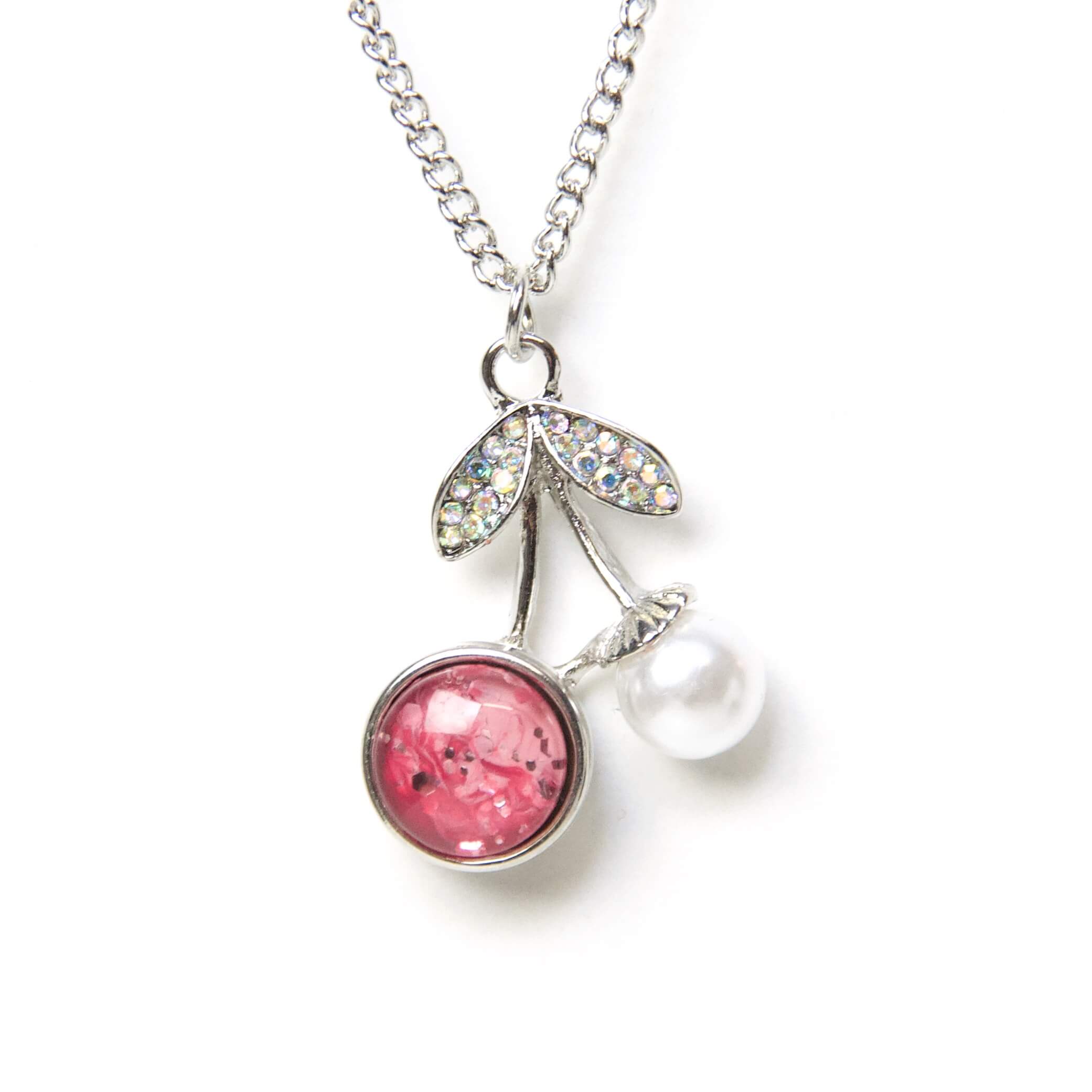 Zarte Kette mit Perlen Kirsch Anhänger für 10mm Druckknopf Zarte Kette mit Perlen Kirsch Anhänger für 10mm Druckknopf