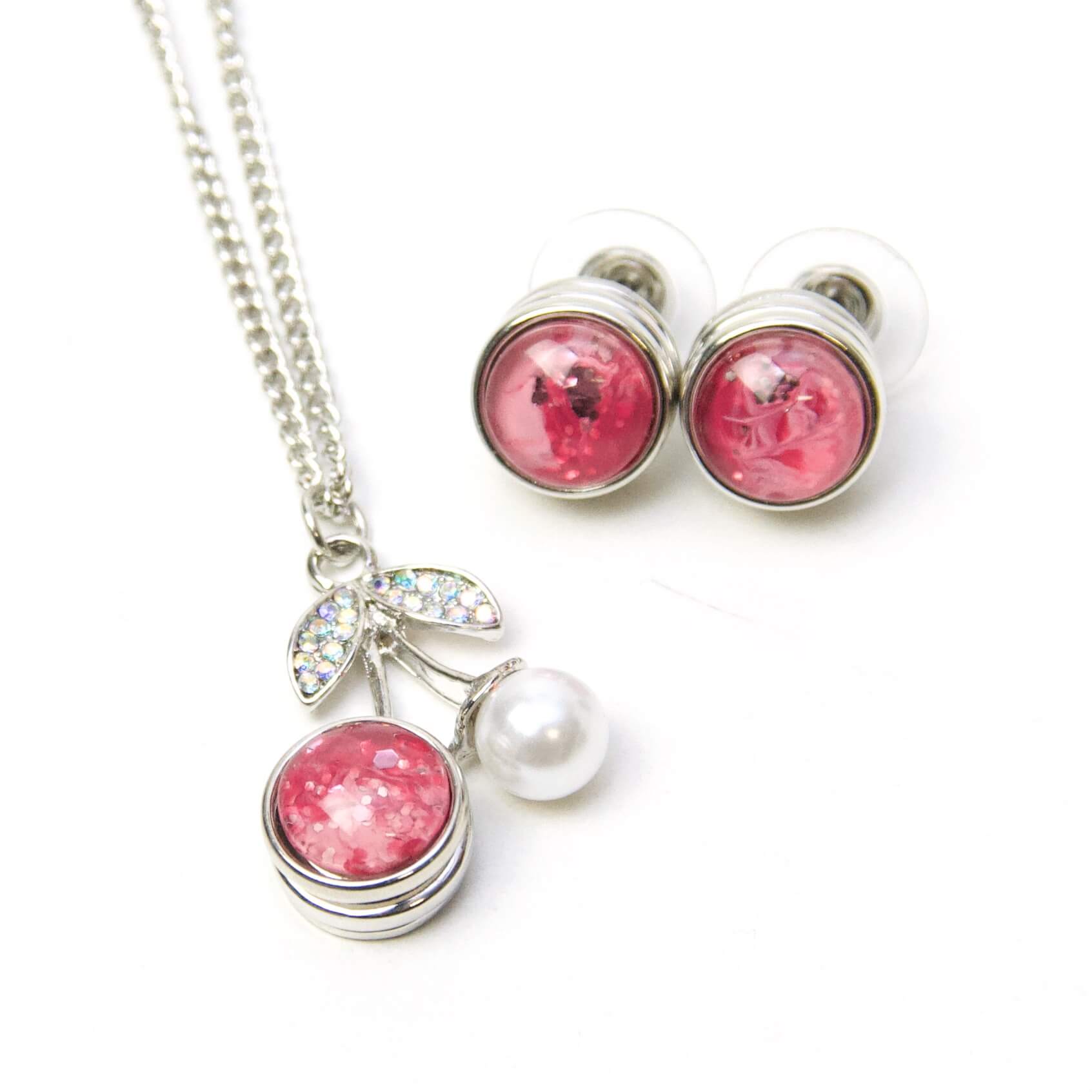 Druckknopf Set Perlen Kirsch Anhänger mit Kette und Ohrringe – Farbwahl Druckknopf Set Perlen Kirsch Anhänger mit Kette und Ohrringe - Farbwahl